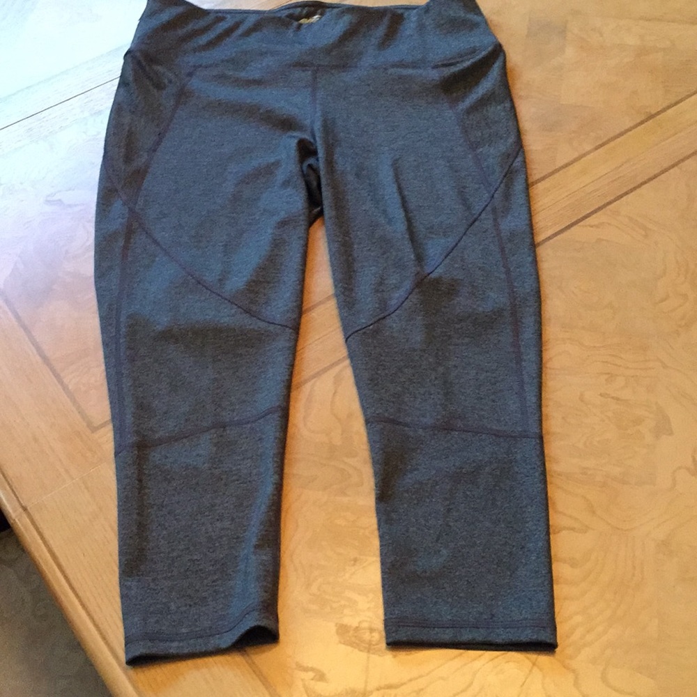 Avia workout pants, Capri length sz large 12-14